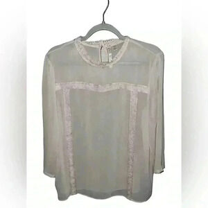 Light pink shear lace key hole back covered button six xl top